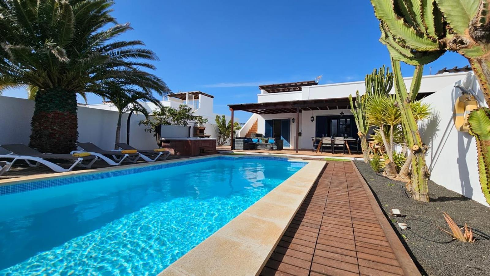 Angelita Villa